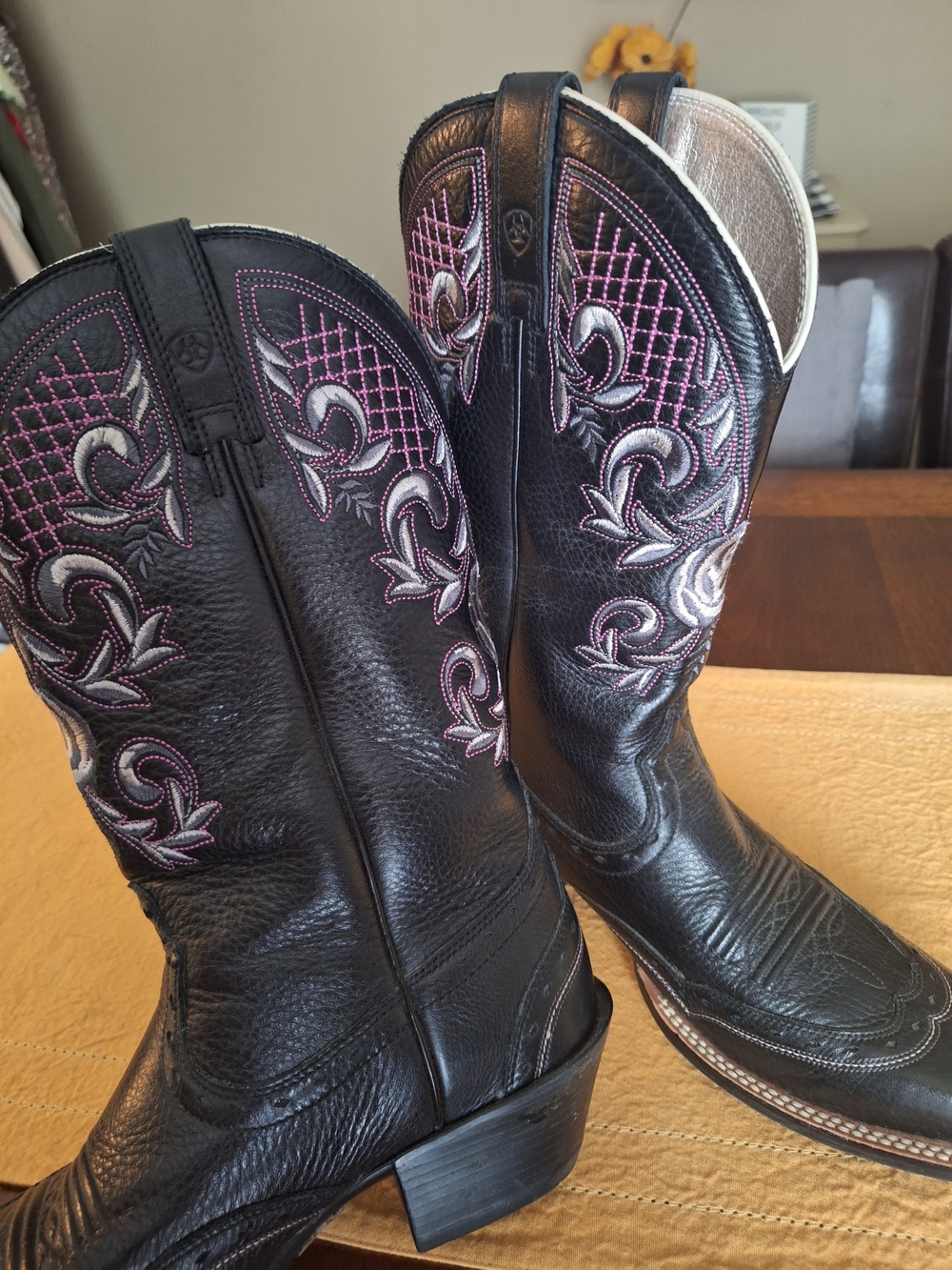 🪻 Ariat Women’s Black Leather Cowboy Boots Purple Embroidered Rose 8.5 - Picture 5 of 14